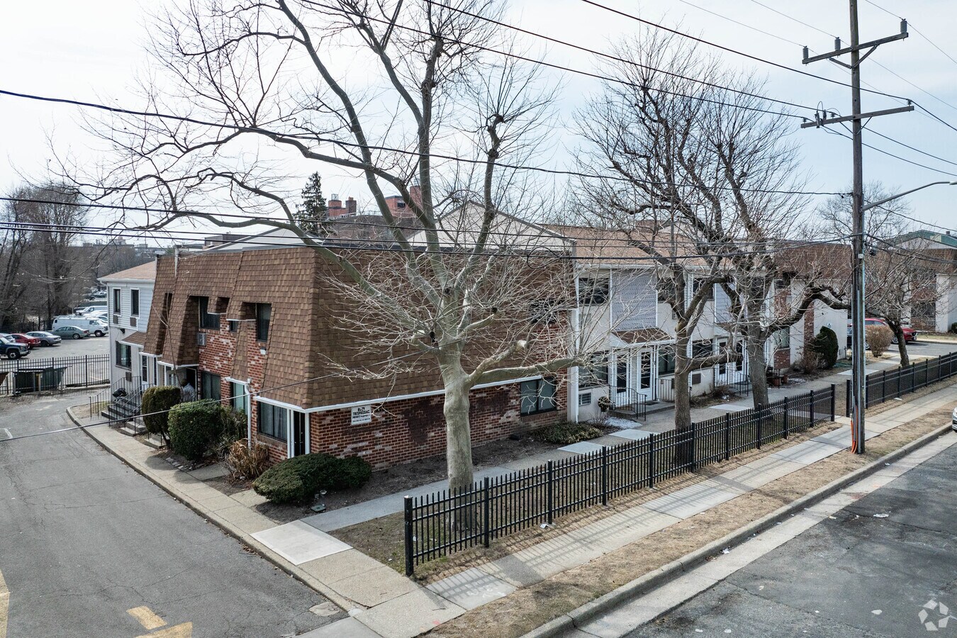 Photo - Clinton Court Apartments