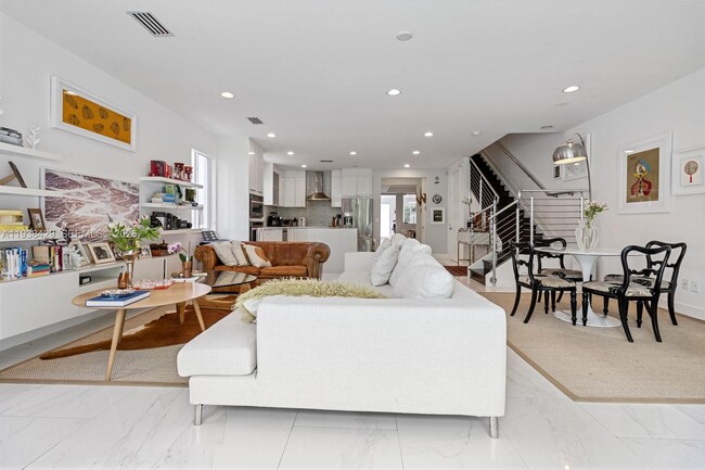 Photo - 2930 Catalina St