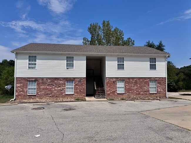 Building Photo - 3712 Randall Dr Unit D Rental