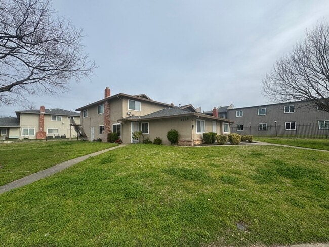 Photo - 5619 42nd St Unidad 5619-1