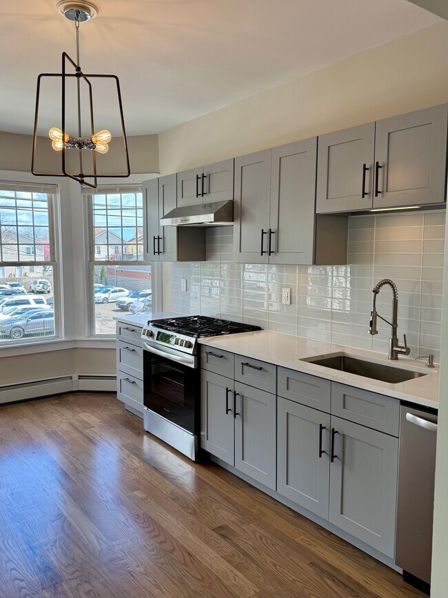 Photo - 527 E Main St Apartments Unit Newly Renovated—Lrg 3Brdm