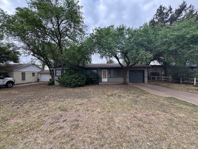 Building Photo - House Located Within The Medical District & Minutes From Texas Tech Campus!