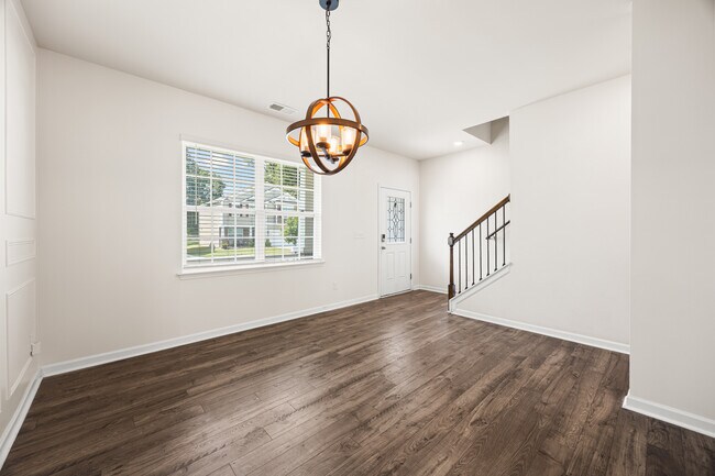 Photo - 5043 Deisy May Ln