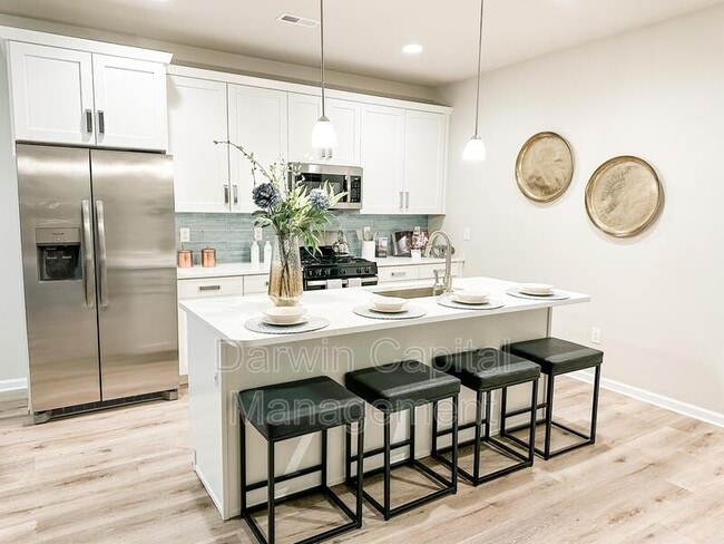 Photo - 385 N Tuckahoe Rd