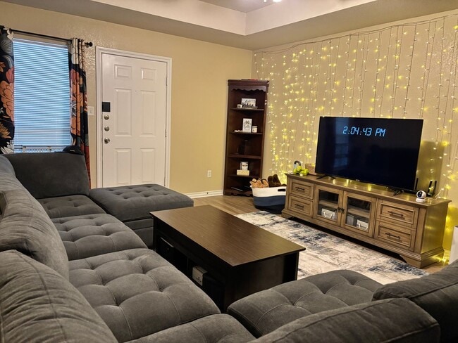 Photo - AUGUST PRE-LEASE!! 3 Bed/3 Bath Duplex in ...