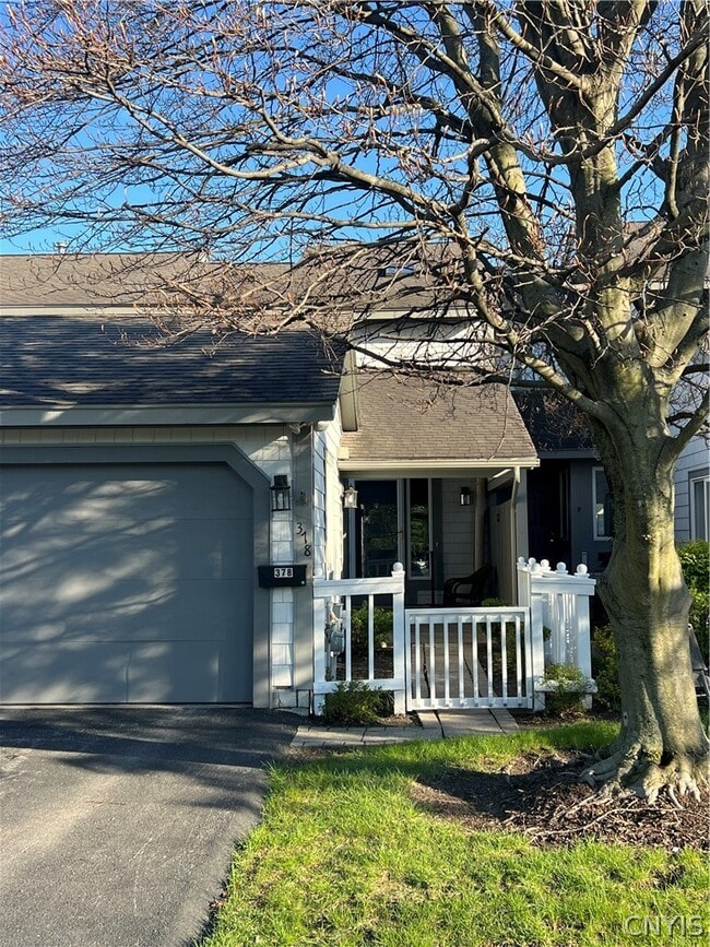 Building Photo - 378 Summerhaven Dr N