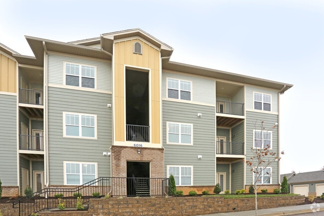 Building Photo - Bristol Bluffs Rental