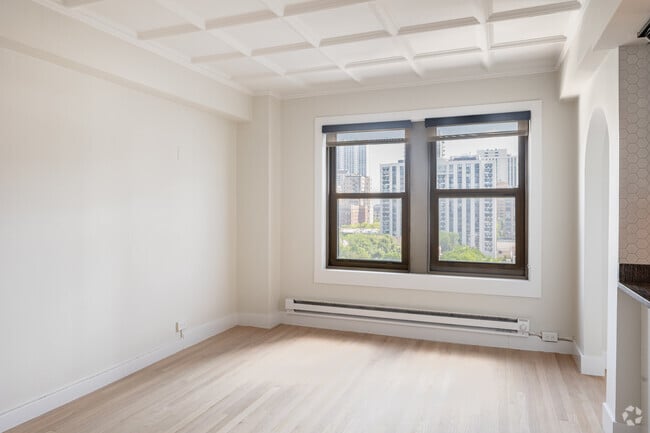 1BR, 1BA - 714SF - Living Room