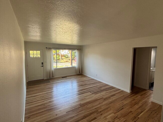 Photo - 7912 N Dwight Ave