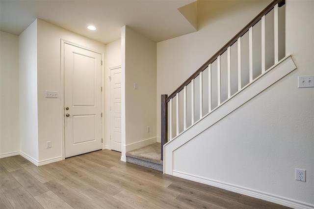 Photo - 211 Athenia Dr