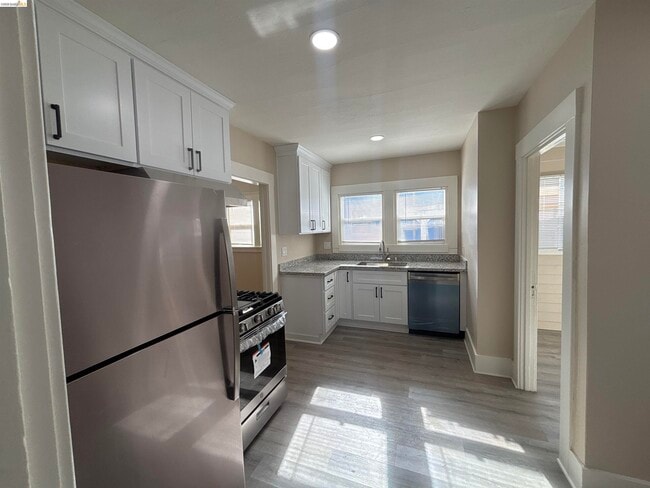 Photo - 706 E 12th St