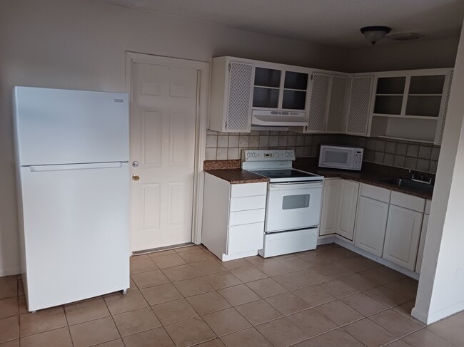 Photo - 2000 NW 27th St