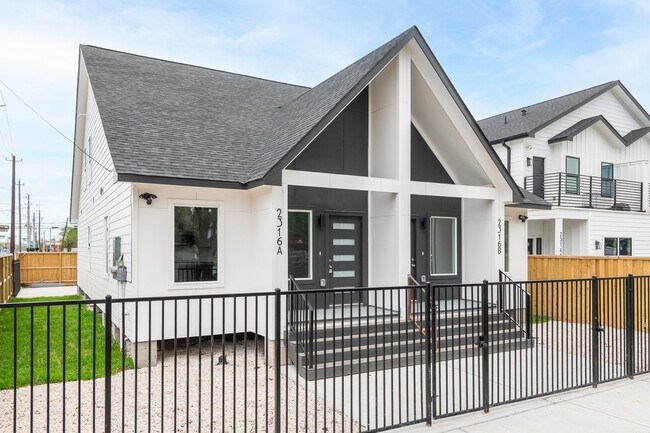 Photo - 2316 McKee St