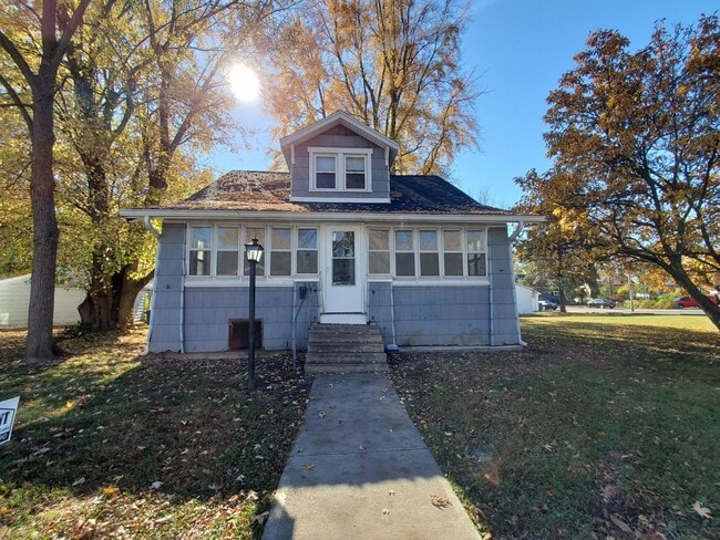 Building Photo - 605 W Beechwood Ave