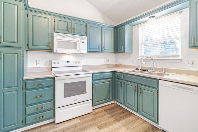 Photo - 3 Bedroom 2 Bath in Warrensburg