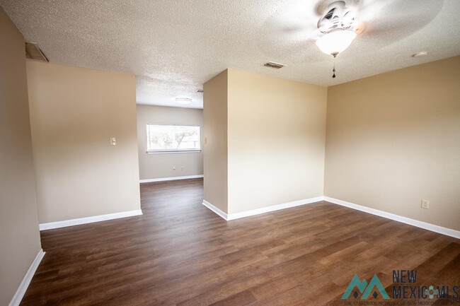 Photo - 1704 Laura Ln