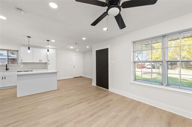 Photo - 1107 Progreso Dr