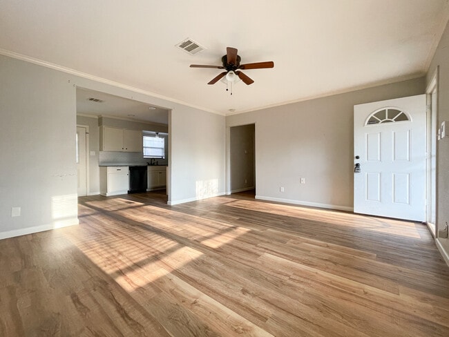 Photo - 207 N Bermuda St