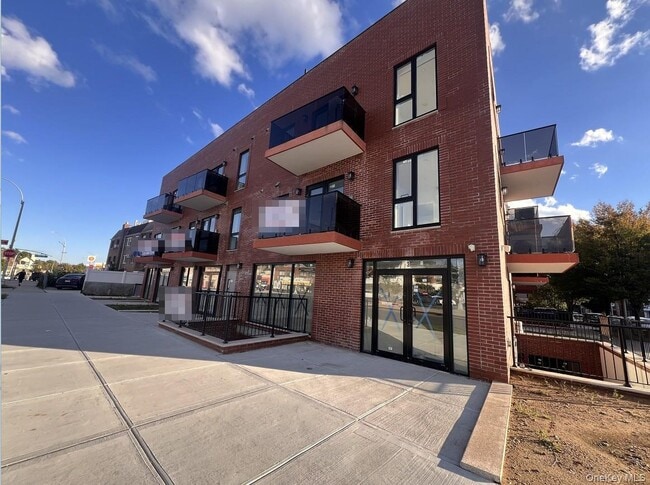 Building Photo - 165-02 Sanford Ave Unit 207