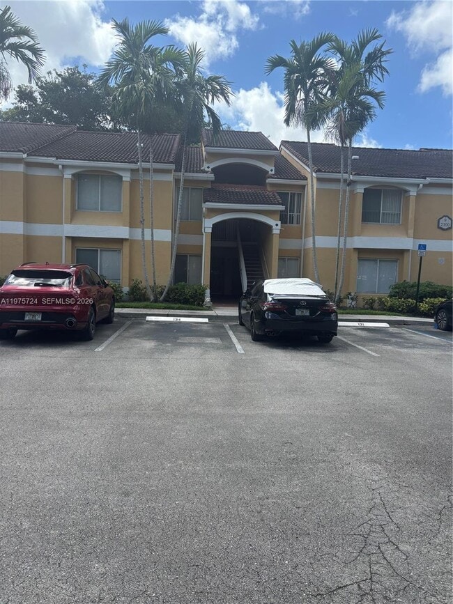 Building Photo - 2300 NW 33rd St Unit 909