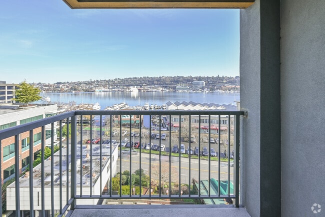 1BR, 1BA - 475SF