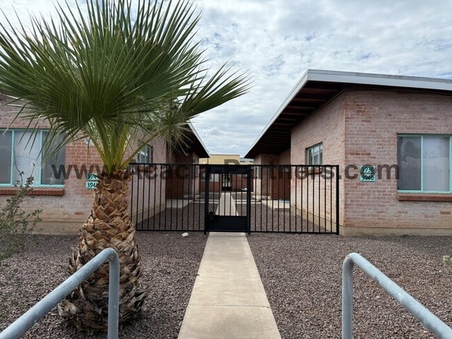 Building Photo - Beautiful Two Bedroom with Storage Rental