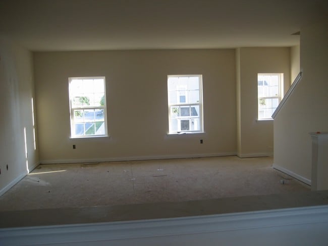 Living room - 112 Ridgemont Dr