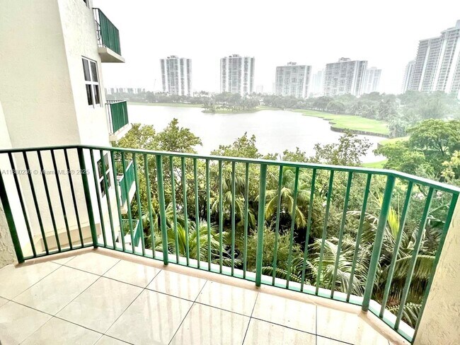 Building Photo - 20000 E Country Club Dr Unit 612 Rental