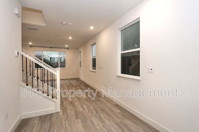 Photo - 3542 Nuestra Ave