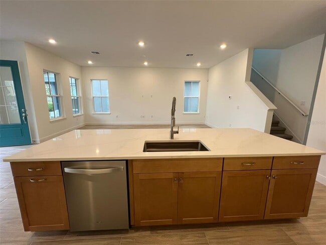 Photo - 9851 Gobat Aly