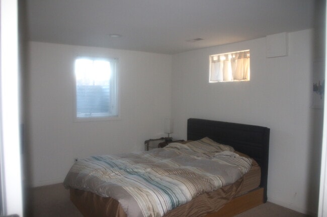 Large bedroom - 11116 Orleans Way