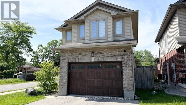 Photo - 197 Baxter St