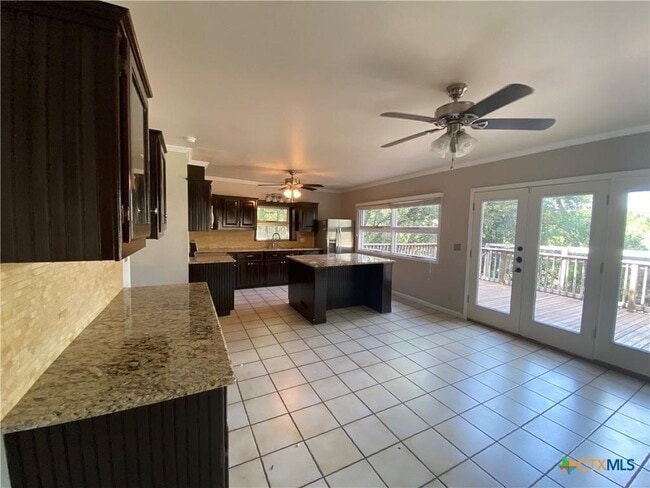 Photo - 920 Encino Dr