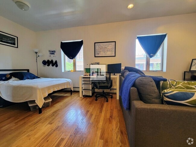 Building Photo - Large, Bright Studio next to Central Park Unit 4B Rental