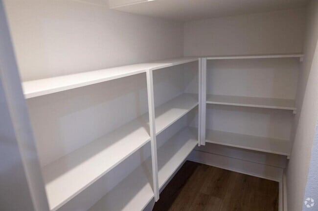 Building Photo - 8805 Parkway Dr Rental