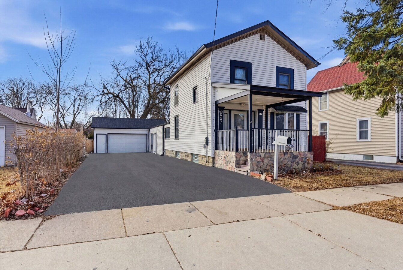 Photo - 557 Binder St