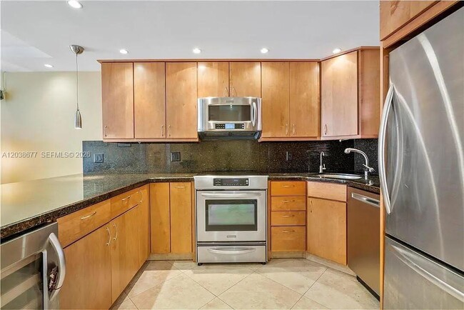 Photo - 660 Tennis Club Dr Unidad 304