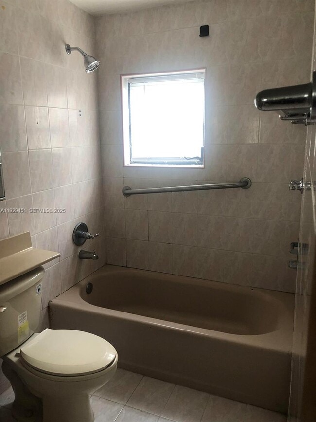 Photo - 932 E 32nd St