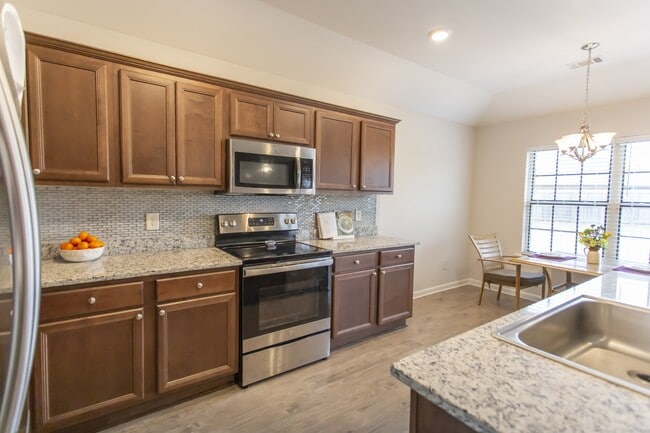 Photo - 1128 Honeysuckle Dr