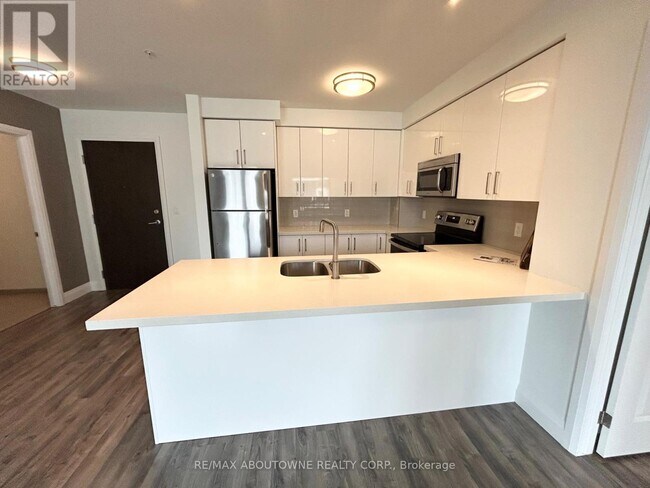 Photo - 460 Belmont Ave W