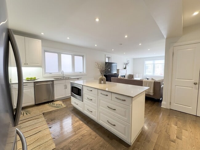 Photo - 117 Chaplin Crescent Unit Main