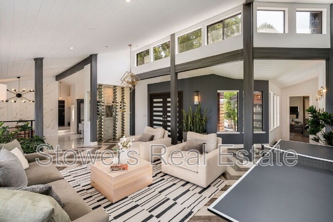 Photo - 357 La Casa Via