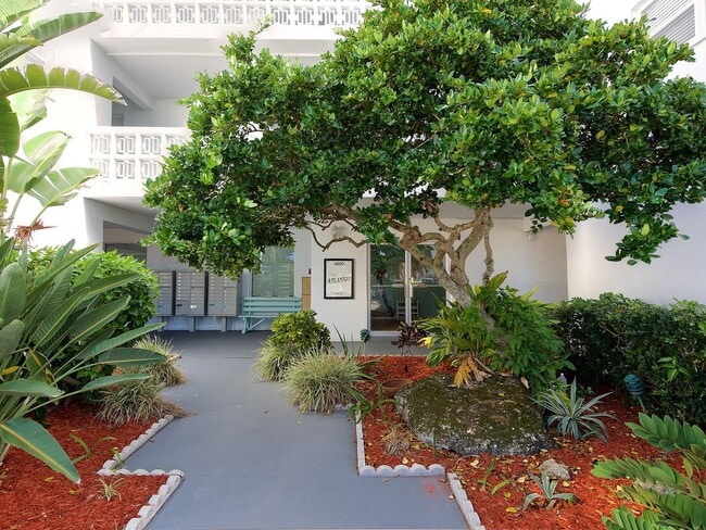 ENTRANCE GATE - 4800 Ocean Beach Blvd Unit 102