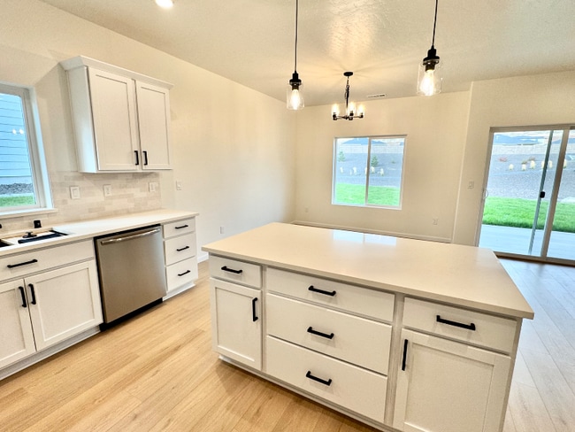 Photo - 3866 Barbera St