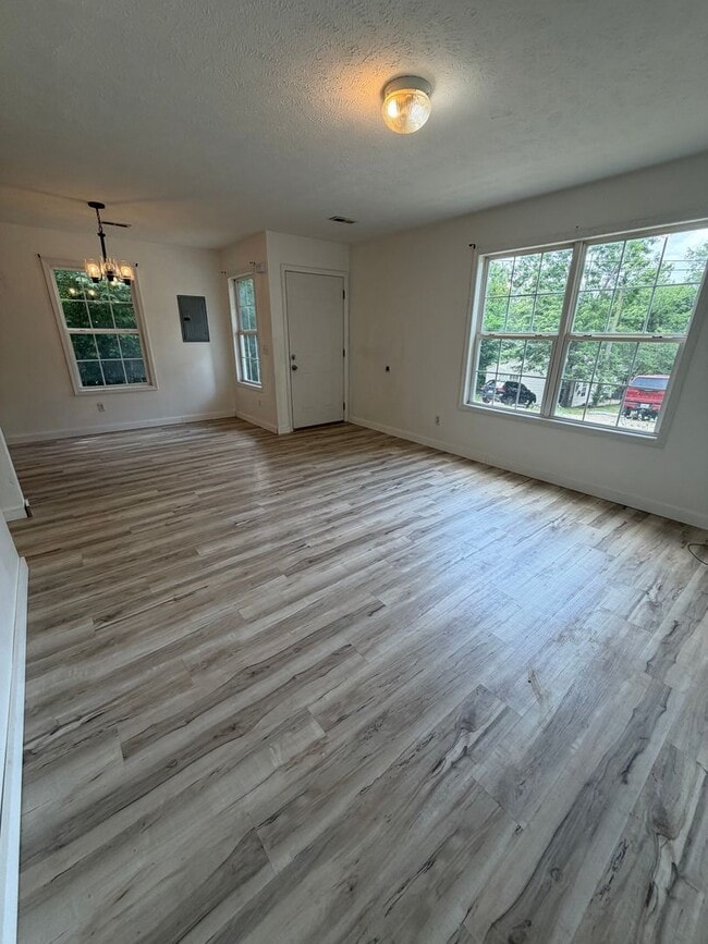 Photo - 3 Bedroom | 2 Bathroom | 1,100 square feet | Merriam Woods MO!