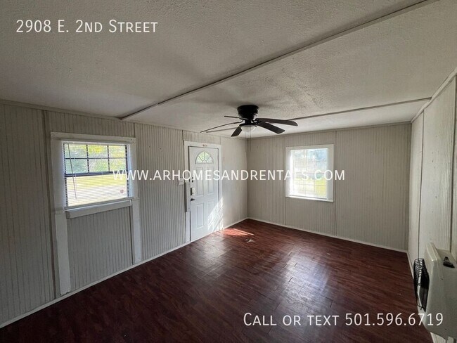 Photo - 2908 E 2nd St