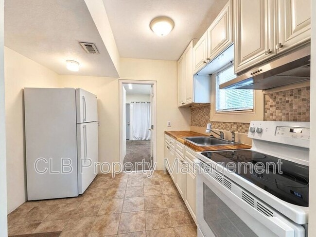 Building Photo - 431 N Grandview Ave