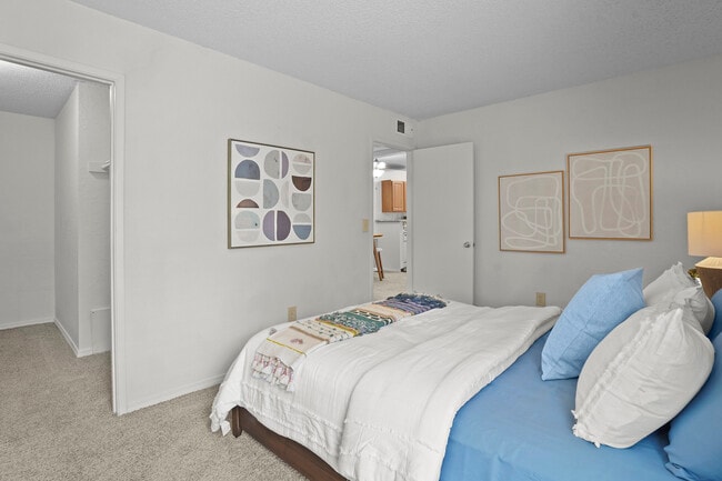 Photo - Country Hollow Apartments
