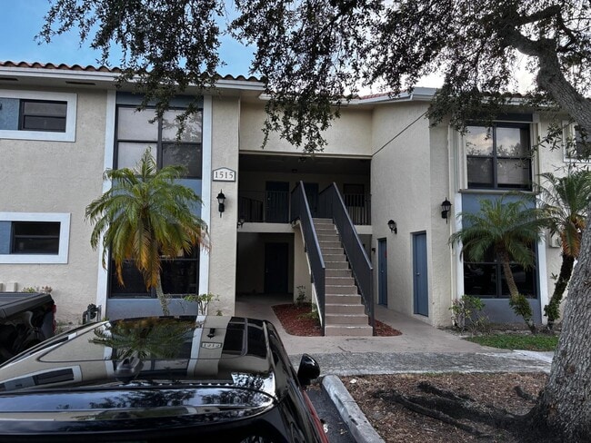 Building Photo - 1515 Lake Crystal Dr Unit B