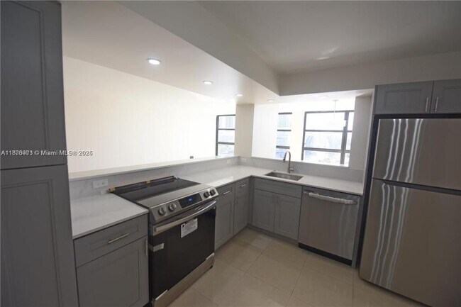 Building Photo - 2 bedroom in Hallandale FL 33009